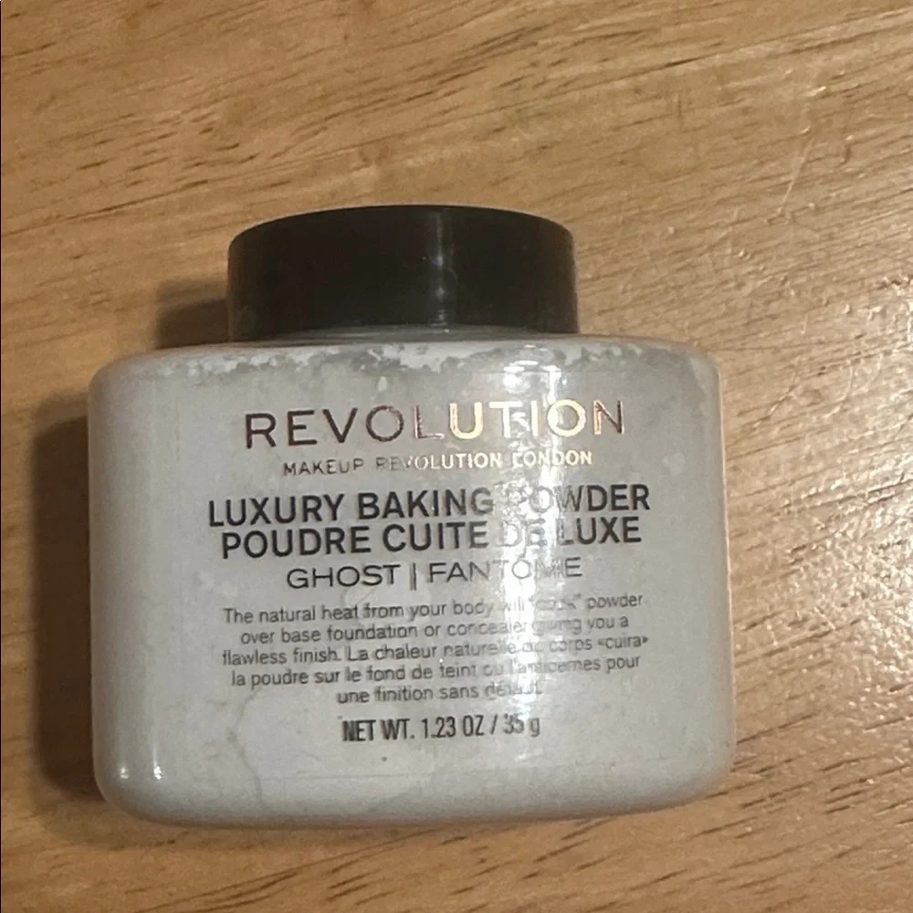🆕 Revolution Luxury Baking Powder - Ghost White